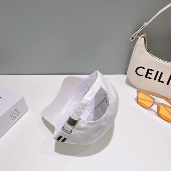 AUTHENTIC CHANEL Hats main image 4